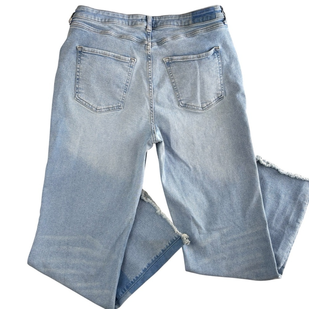 Forever 21 Light Blue Two-Tone 90’s Button Fly Straight Leg Mid Weight Jeans 14 - Picture 3 of 16